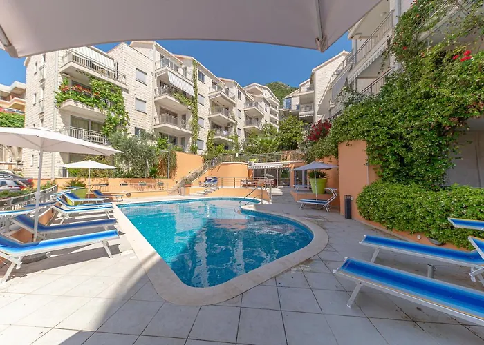 Petrovac Bay Apartments