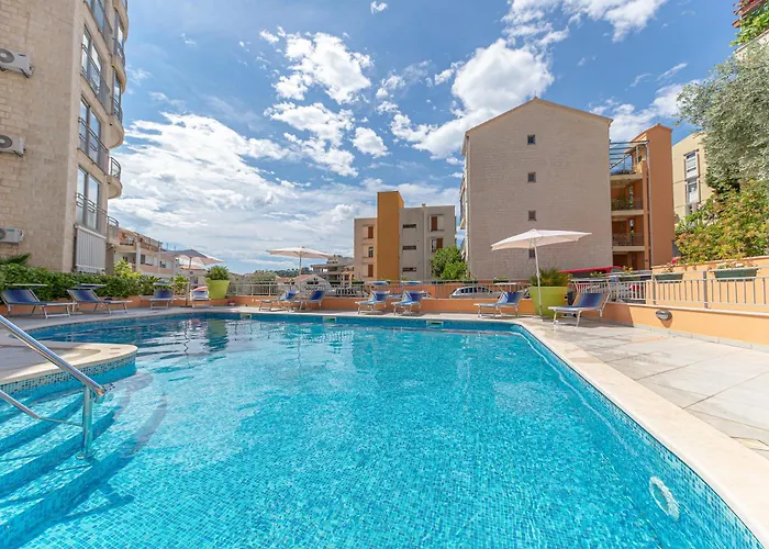 Petrovac Bay Apartments